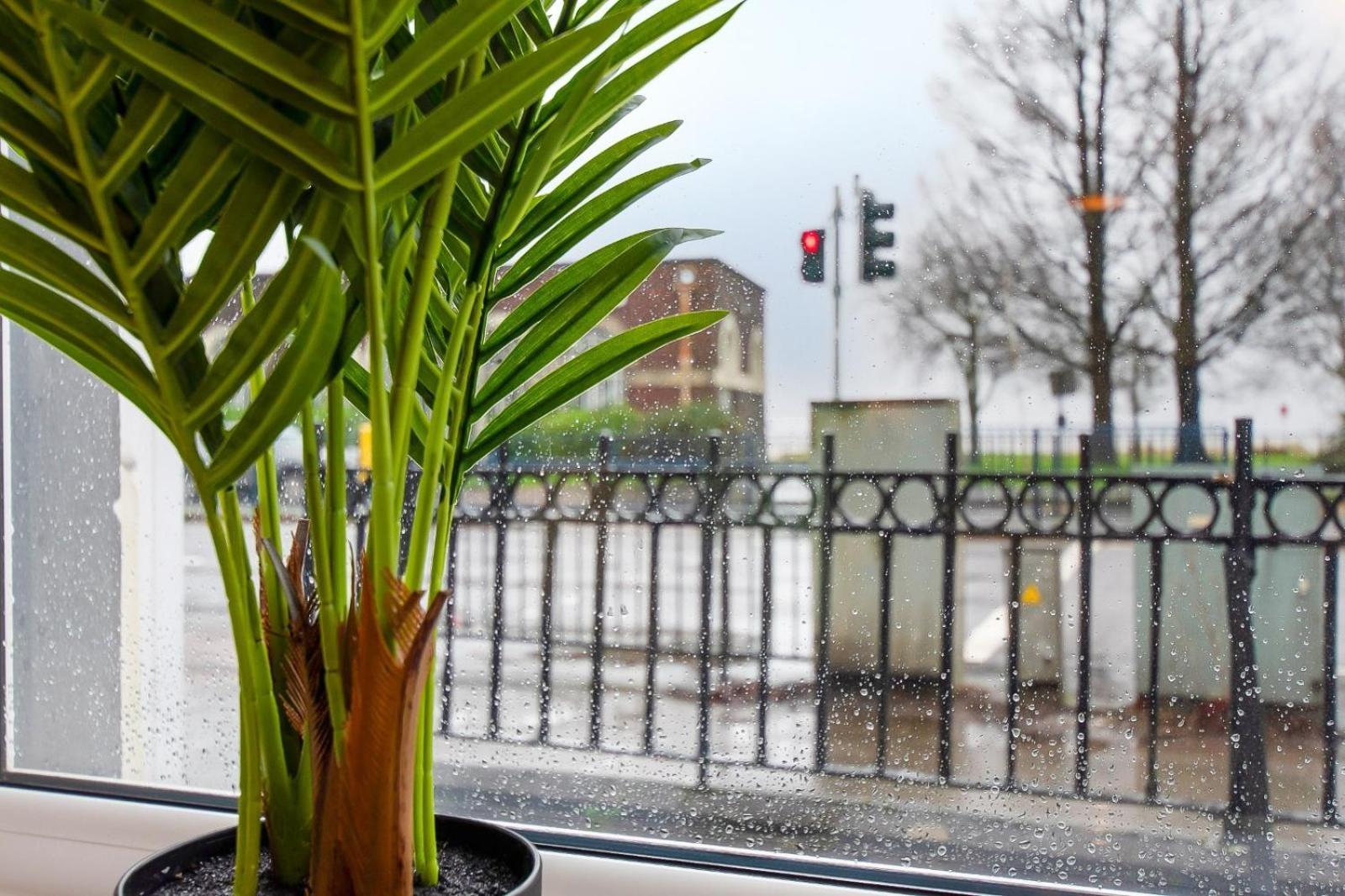 Casa One Hundred - A Beautiful 4 Bed House On The Beach Front Swansea Exterior foto